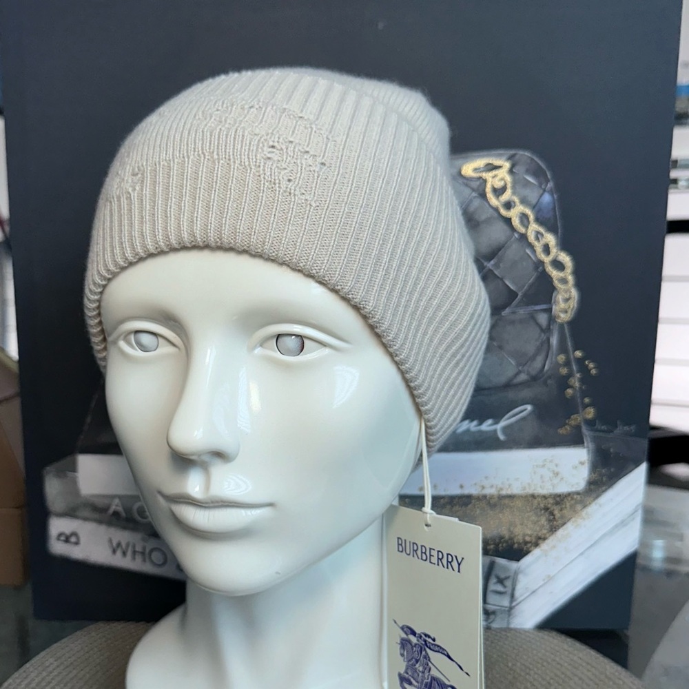 100% Cashmere NWT Burberry Beanie -Grey - Picture 4 of 7